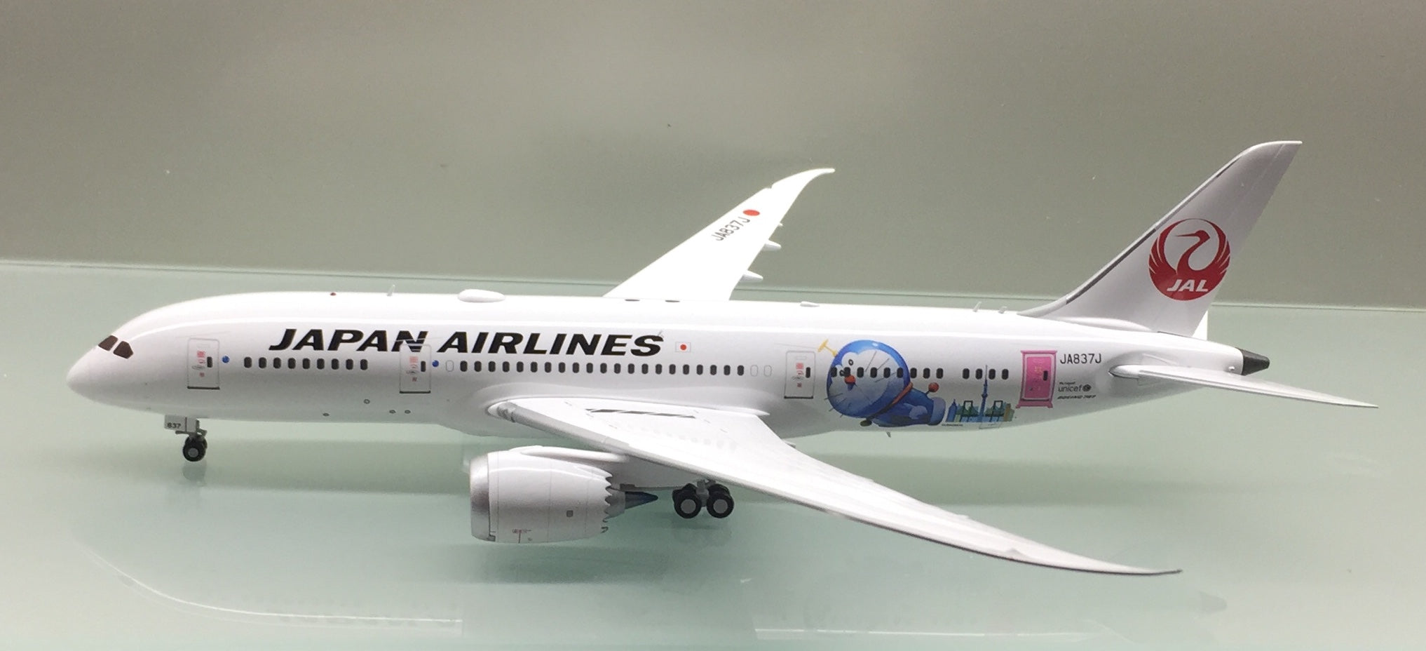 最新商品 1/200JC Wings ドラえもん塗装機JALB787-8 JA8941