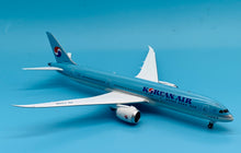 Load image into Gallery viewer, JC Wings 1/200 Korean Air Boeing 787-9 HL7206
