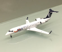 Load image into Gallery viewer, JC Wings 1/200 Shandong Airlines Bombardier CRJ-200ER B-3009
