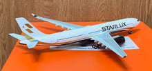 Load image into Gallery viewer, JC Wings 1/200 Starlux Airlines Airbus A350-900 B-58301
