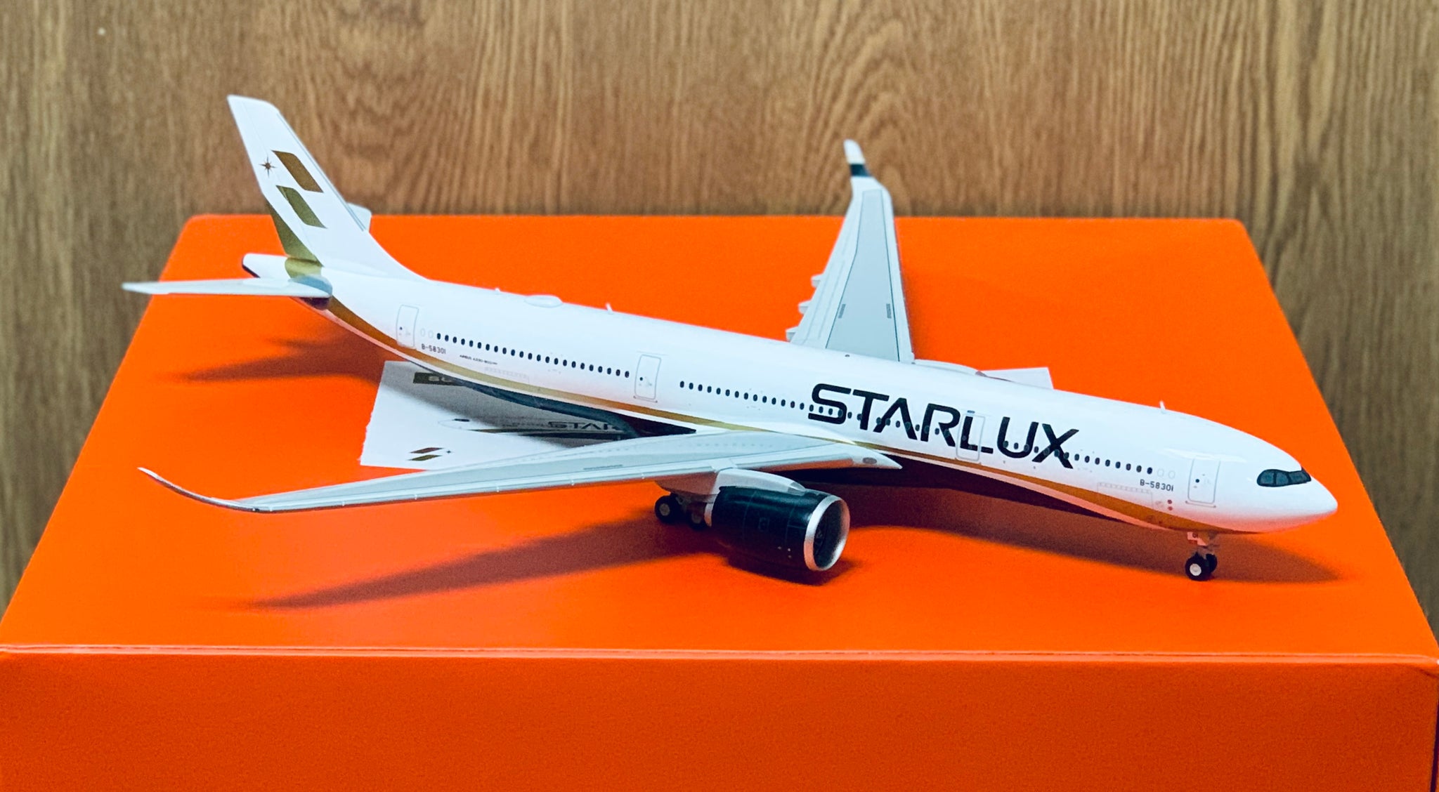 JC Wings 1/200 Starlux Airlines Airbus A350-900 B-58301 – First