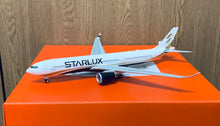 Load image into Gallery viewer, JC Wings 1/200 Starlux Airlines Airbus A350-900 B-58301
