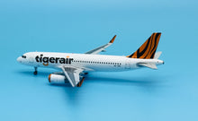 Load image into Gallery viewer, JC Wings 1/200 Tigerair Airbus A320 9V-TRX

