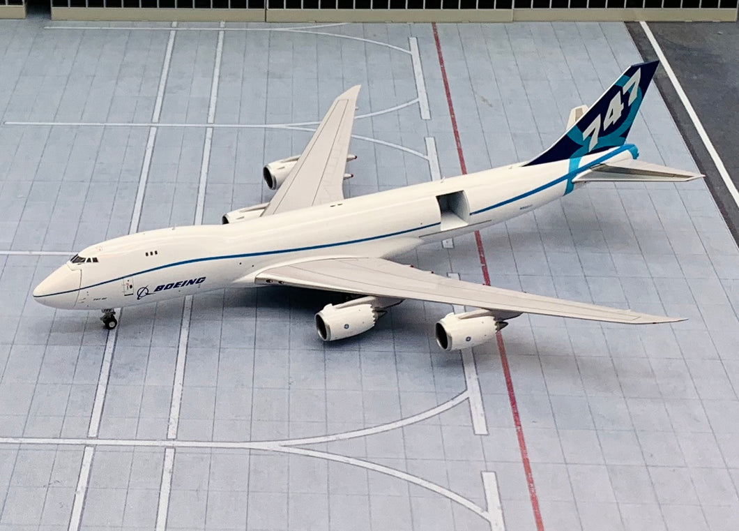 JC Wings 1/400 Boeing Company 747-8F House N50217 Interactive Series