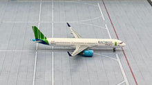 Load image into Gallery viewer, JC Wings 1/400 Bamboo Airways Airbus A321NEO VN-A591
