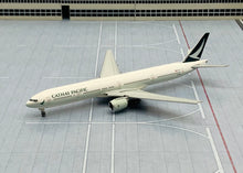 Load image into Gallery viewer, JC Wings 1/400 Cathay Pacific Boeing 777-300 B-HNM flaps down

