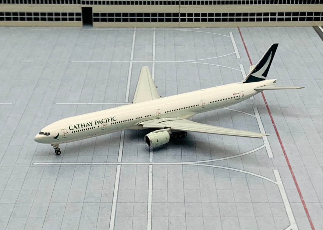 JC Wings 1/400 Cathay Pacific Boeing 777-300 B-HNM flaps down