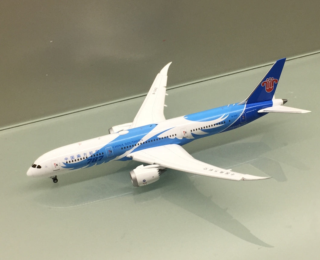 JC Wings 1/400 China Southern Boeing 787-9 B-1242 Flaps Down