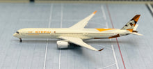 Load image into Gallery viewer, JC Wings 1/400 Etihad Airways Airbus A350-1000 A6-XWB flaps down

