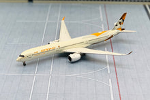 Load image into Gallery viewer, JC Wings 1/400 Etihad Airways Airbus A350-1000 A6-XWB flaps down
