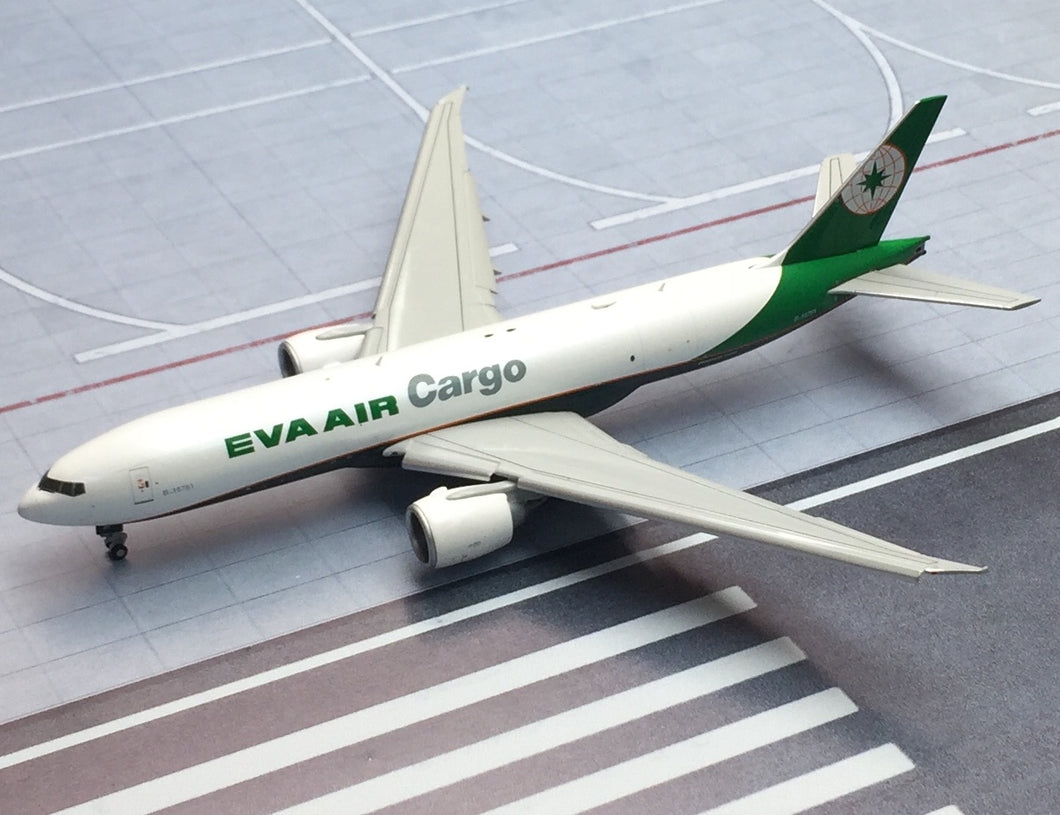 JC Wings 1/400 Eva Air Cargo Taiwan Boeing 777-200F B-16781 flaps down
