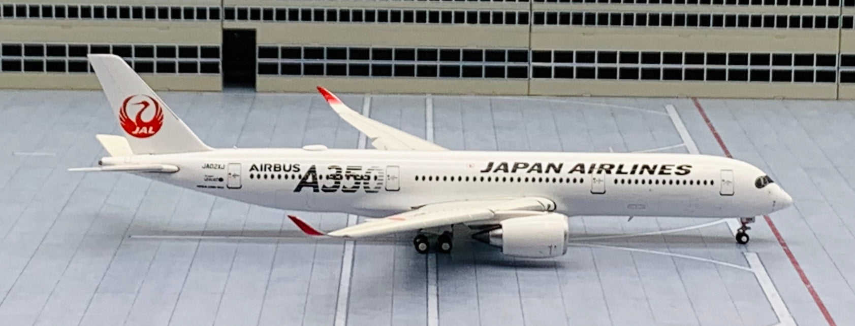 JC Wings 1/400 JAL Japan Airlines Airbus A350-900 JA02XJ flaps