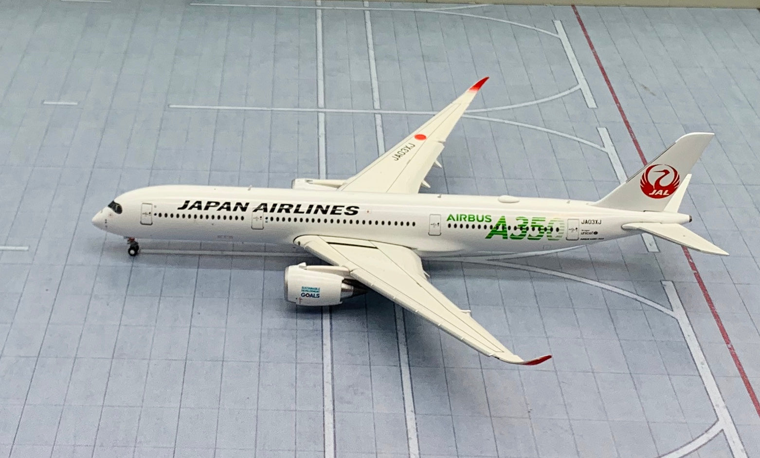 JC Wings 1/400 JAL Japan Airlines Airbus A350-900 JA03XJ flaps