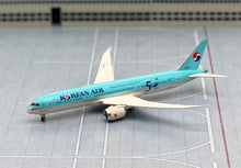 Load image into Gallery viewer, JC Wings 1/400 Korean Air Airbus A330-200 HL8227 PyoengChang 2018
