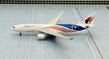 Load image into Gallery viewer, JC Wings 1/400 Malaysia Airlines Airbus A330-200 Negaraku 9M-MTX
