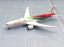 Load image into Gallery viewer, JC Wings 1/400 Royal Air Maroc Boeing 787-9 CN-RAM Flaps Down
