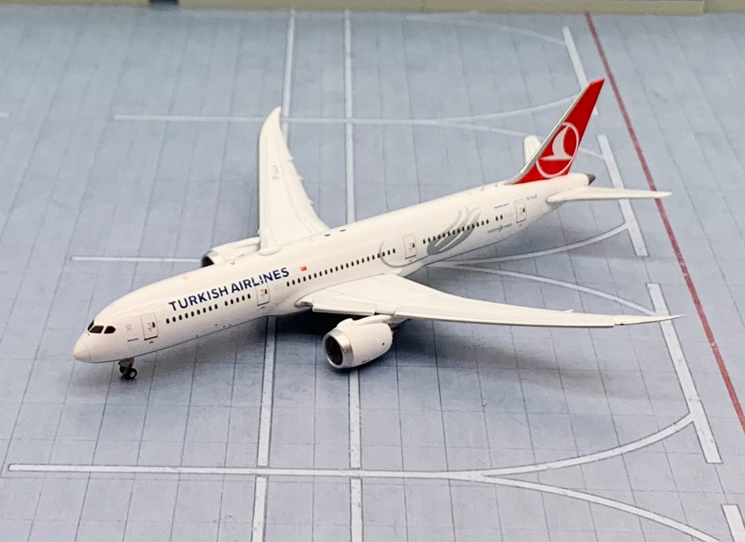JC Wings 1/400 Turkish Airlines Boeing 787-9 TC-LLA flaps down
