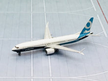 Load image into Gallery viewer, JC Wings 1/400 Boeing 737-9 MAX House Colour N7379E

