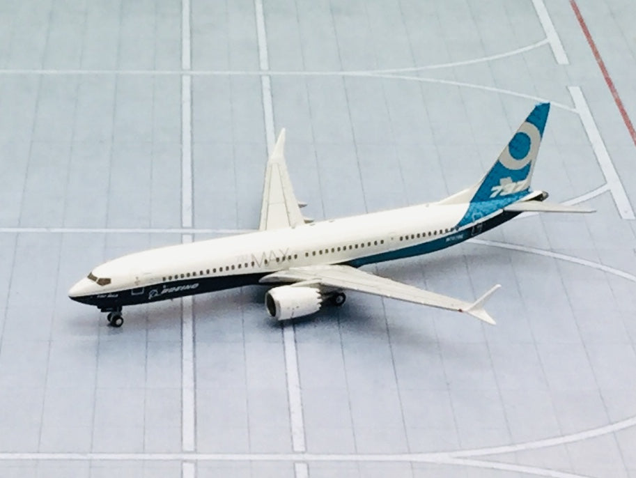 JC Wings 1/400 Boeing 737-9 MAX House Colour N7379E