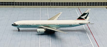 Load image into Gallery viewer, JC Wings 1/400 Cathay Pacific Boeing 777-200 B-HNC
