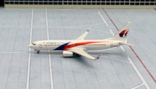Load image into Gallery viewer, NG models 1/400 Malaysia Airlines Boeing 737-800 9M-MXF

