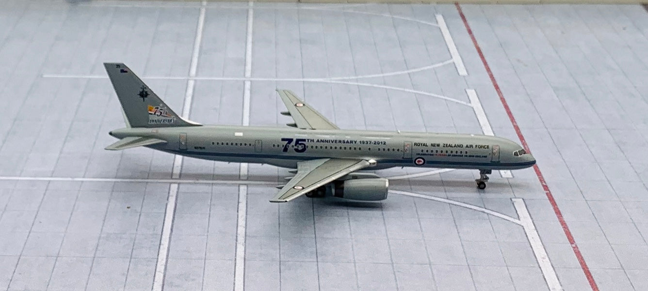 NG model 1/400 Royal New Zealand Air Force Boeing 757-200 NZ7571
