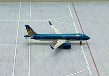 Load image into Gallery viewer, JC Wings 1/400 Vietnam Airlines Airbus A320neo VN-A513
