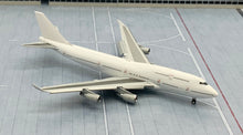 Load image into Gallery viewer, JC Wings 1/400 Boeing 747-400 GE Engine Blank White Flaps Down BK2007A
