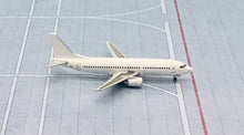 Load image into Gallery viewer, JC Wings 1/400 Boeing 737-300 blank white BK2011
