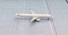 Load image into Gallery viewer, JC Wings 1/400 Airbus A321SL With CFM engines blank white BK2031
