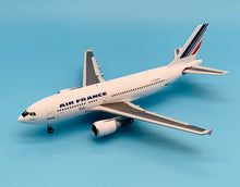 Load image into Gallery viewer, JC Wings 1/200 Air France Airbus A310-300 F-GEMN
