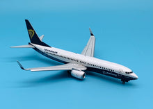 Load image into Gallery viewer, JC Wings 1/200 Ryanair Boeing 737-800 Boeing house hybrid EI-DCL flaps down
