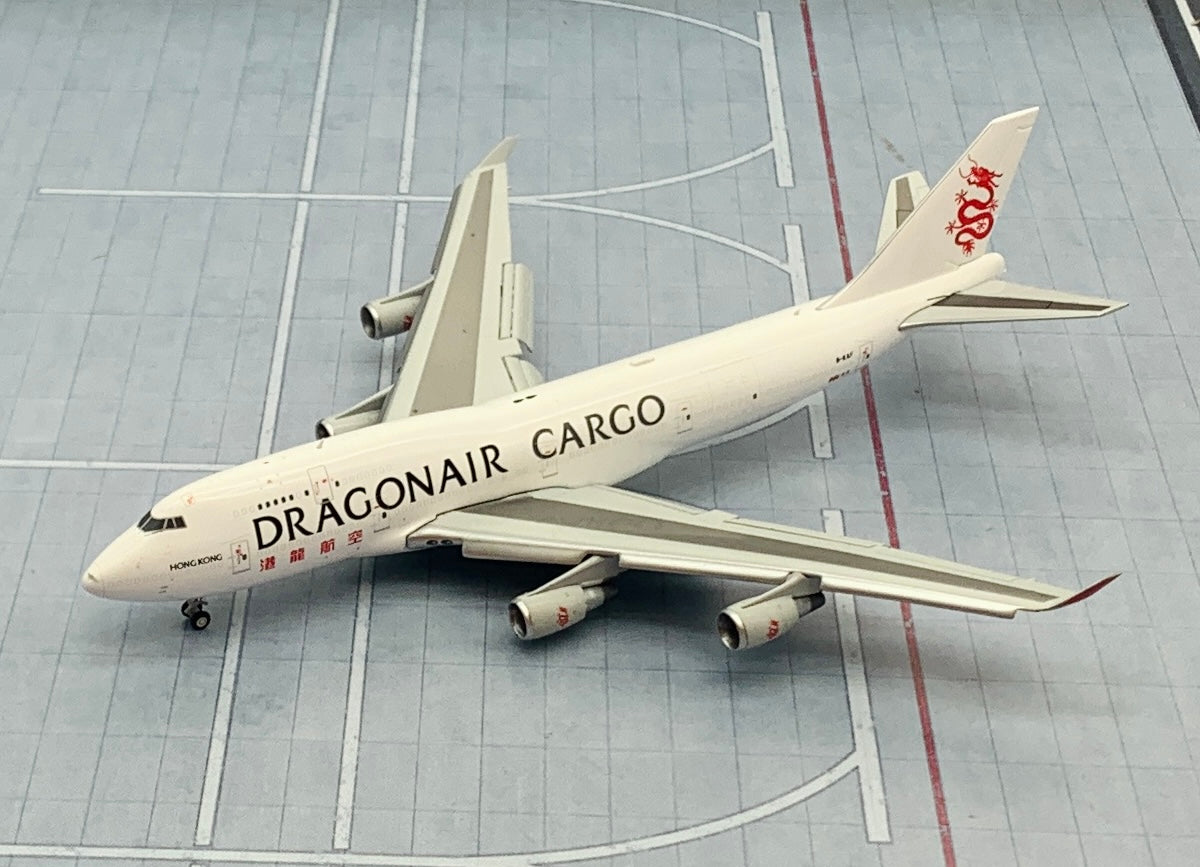 JC Wings 1/400 Dragonair Cargo Boeing 747-400BCF B-KAF flaps down