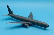 Load image into Gallery viewer, JC Wings 1/200 Chilian Air Force Boeing 767-200ER 985
