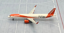 Load image into Gallery viewer, JC Wings 1/400 EasyJet Airbus A321NEO G-UZMA
