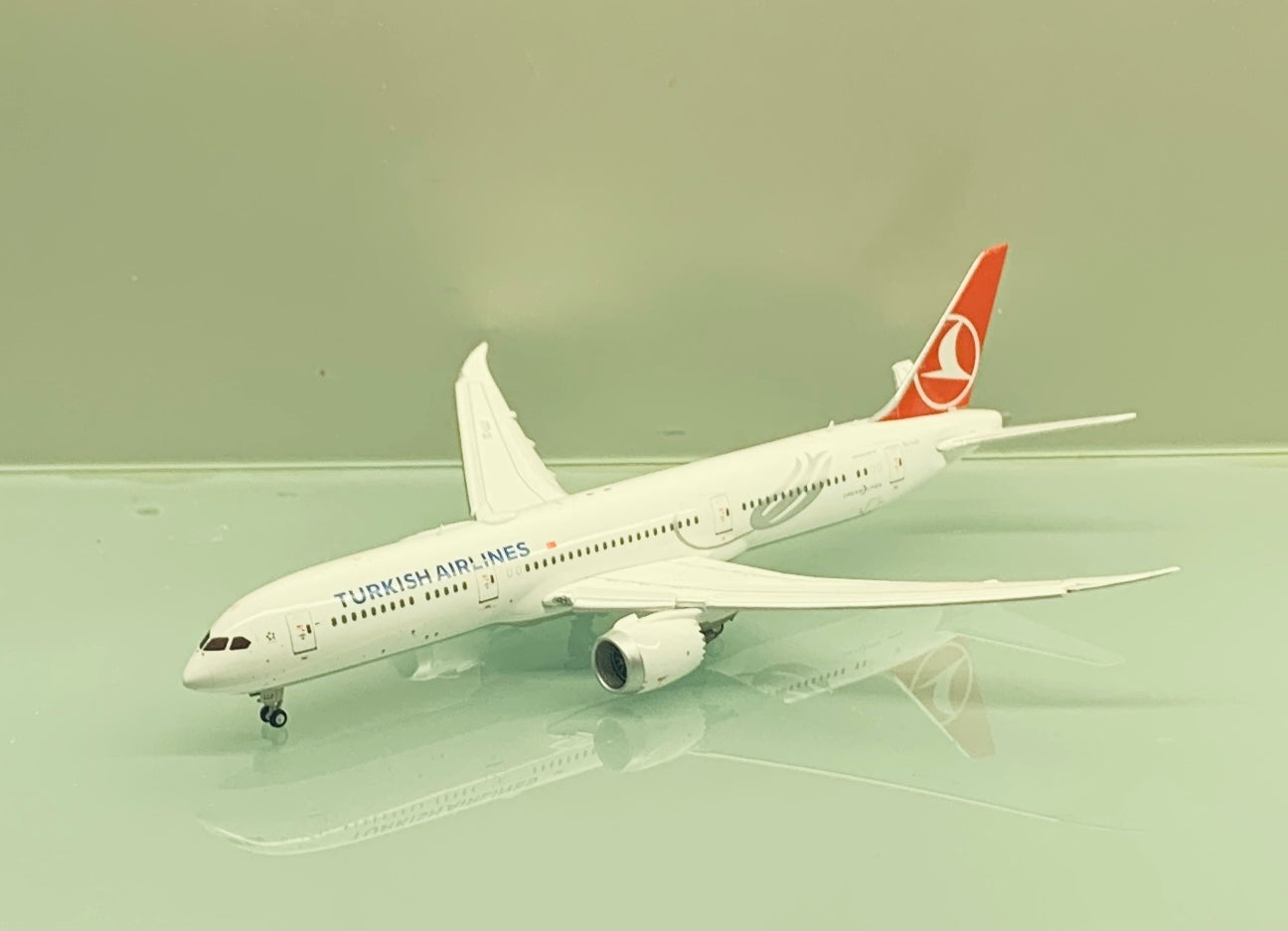 Gemini Jets 1/400 Turkish Airlines Boeing 787-9 TC-LLO flaps down
