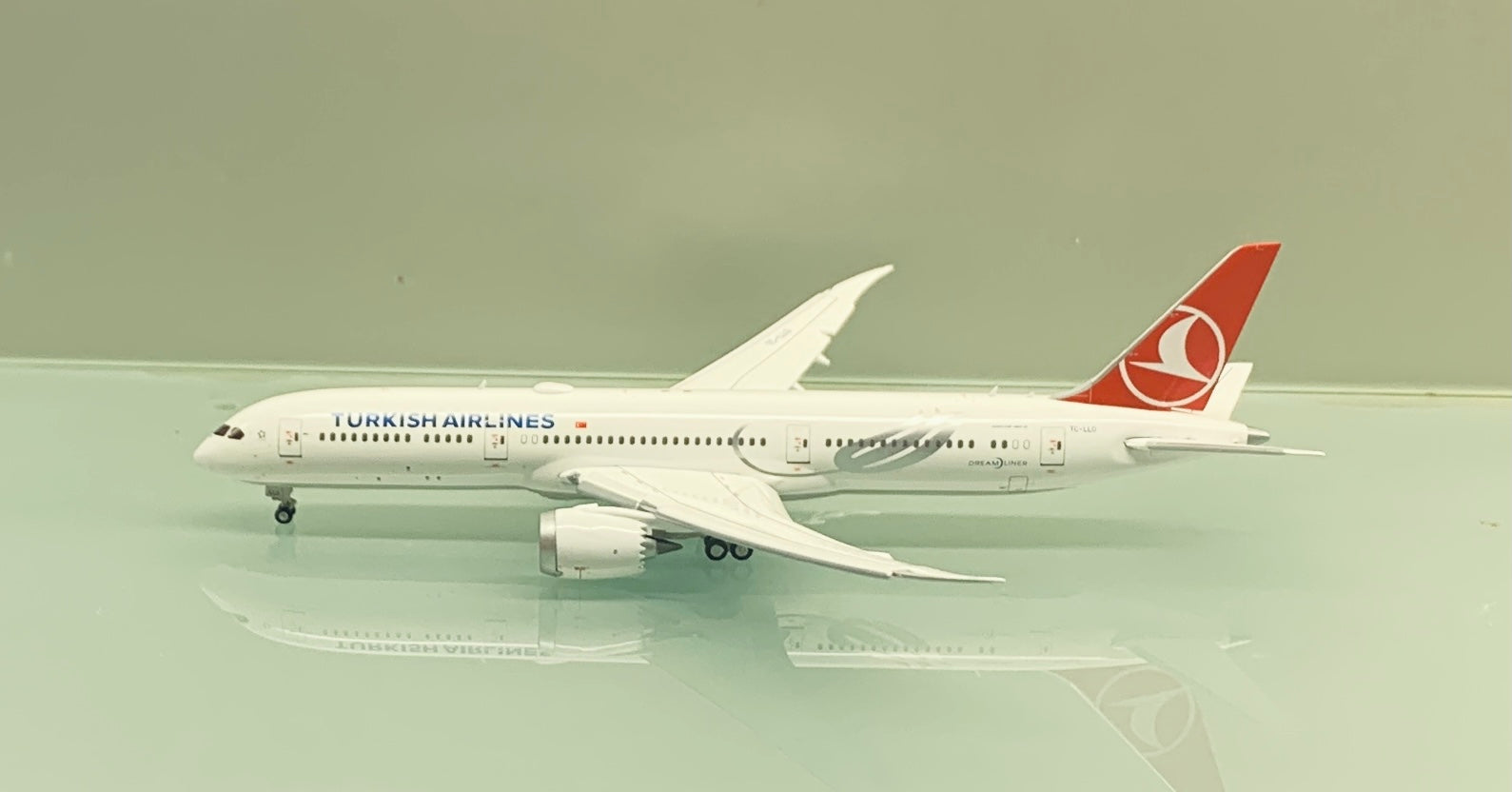 Gemini Jets 1/400 Turkish Airlines Boeing 787-9 TC-LLO flaps down