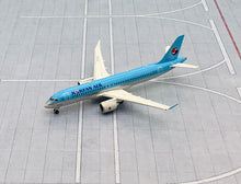 Load image into Gallery viewer, JC Wings 1/400 Korean Air Bombardier CS300 HL8313
