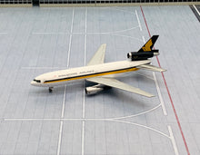 Load image into Gallery viewer, JC Wings 1/400 Singapore Airlines Douglas DC-10-30 9V-SDC
