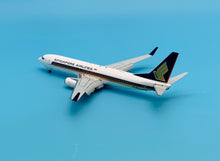 Load image into Gallery viewer, JC Wings 1/200 Singapore Airlines Boeing 737-800 9V-MGA Flaps Down
