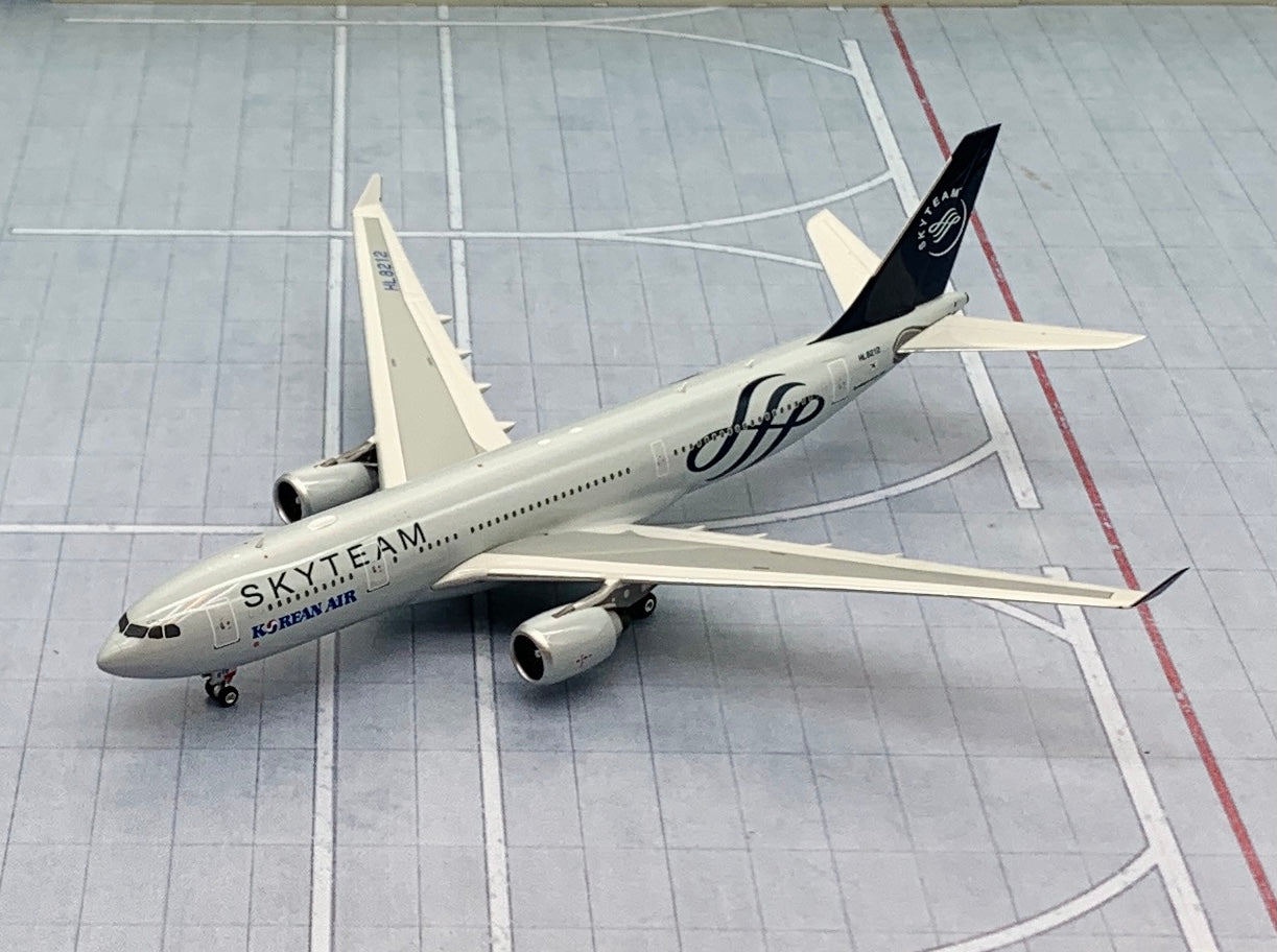 Phoenix 1/400 Korean Air Airbus A330-200 HL8212 Skyteam