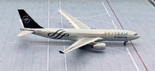 Load image into Gallery viewer, Phoenix 1/400 Korean Air Airbus A330-200 HL8212 Skyteam
