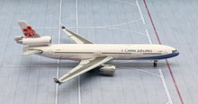 Load image into Gallery viewer, JC Wings 1/400 China Airlines McDonnell Douglas MD-11 B-18152
