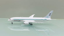 Load image into Gallery viewer, JC Wings 1/400 Zip Air Boeing 787-8 JA822J flaps down
