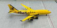 Load image into Gallery viewer, JC Wings / Tiny 1/400 Bruce Lee Boeing 747-400
