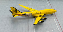 Load image into Gallery viewer, JC Wings / Tiny 1/400 Bruce Lee Boeing 747-400
