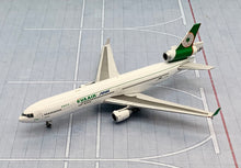 Load image into Gallery viewer, JC Wings 1/400 Eva Air ANK McDonnell Douglas MD-11 B-16102
