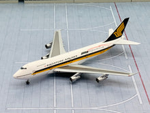 Load image into Gallery viewer, JC Wings 1/400 Singapore Airlines Boeing 747-200 9V-SIA &quot;California here we come&quot;
