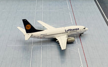 Load image into Gallery viewer, JC Wings 1/200 Lufthansa Boeing 737-500 D-ABJI
