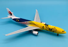 Load image into Gallery viewer, JC Wings 1/200 Malaysia Airlines Airbus A330-300 Harimau Malaya Tiger 9M-MTG
